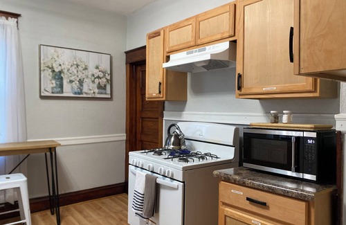 Sheboygan House | Beach Lake House walking disance to lake Close to Downtownn & South Piern4BR 2BA