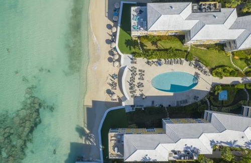 Seven Mile Beach Apartment | Beach Living at Regal Beach BLDE