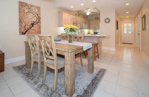Seven Mile Beach Apartment | Beach Living at Regal Beach BLDE