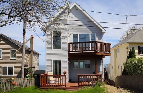 Sea Breeze House | Beach living on Lake Ontario
