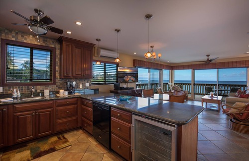 Kahana Condo | Beach/Ocean Front & Corner Unit Luxury -Bliss -Turtle Watching!