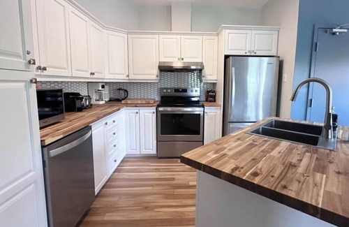 Saint-Faustin-Lac-Carre Apartment | Beach, pool and outdoor condo