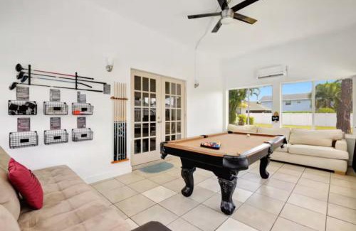 Boynton Beach Villa | Beach Proximity Family Getaway Private Pool, Jacuzzi, Mini-Golf and Entertainment