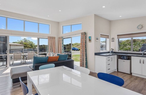 Ohope House | Beach Retreat - Ohope Holiday Home