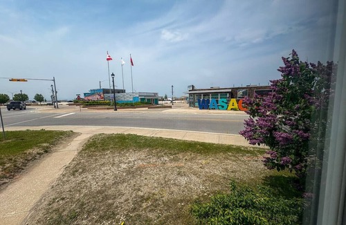 Wasaga Beach Apartment | Beach&Riverside/Prime Location!