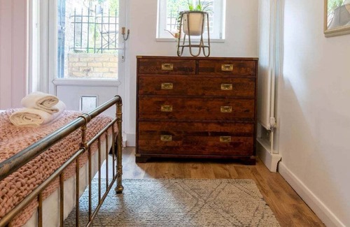 Isle of Thanet Apartment | Beach Treasures Apartment - 2 mins Beach - Garden Terrace