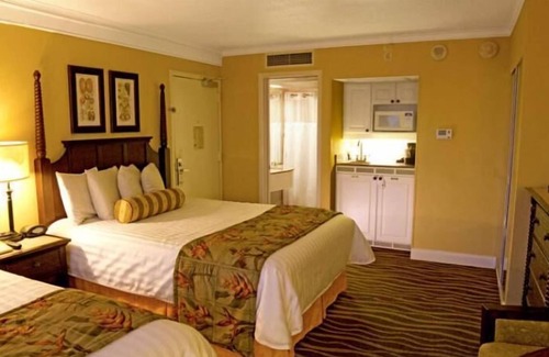 St. Pete Beach Resort | Beach Vacay Right Now! 4 Relaxing Units with Resort Views! Pool & Free Parking!