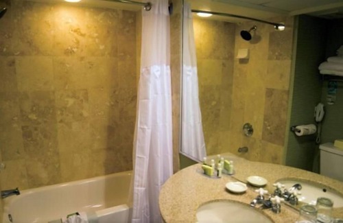 St. Pete Beach Resort | Beach Vacay Right Now! 4 Relaxing Units with Resort Views! Pool & Free Parking!