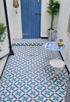 Folkestone House | Beach View, A Stunning 4 Bedroom House Opposite The Sea! Sleeps 10! Families, Friends, Contractors and Pets Welcome!