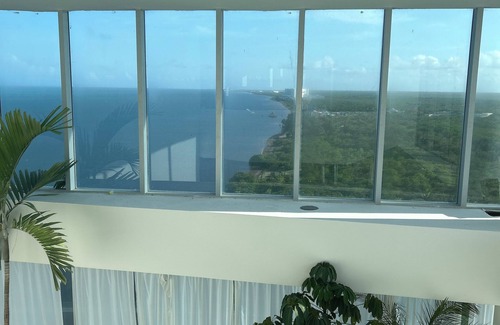 Cancun Apartment | beach view n ride away from the noise n paradise island