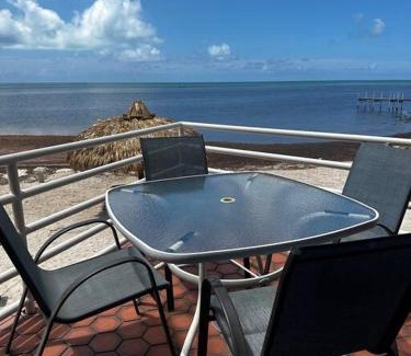 Long Beach Estates Apartment | Beach View Room at Barnacle Resort