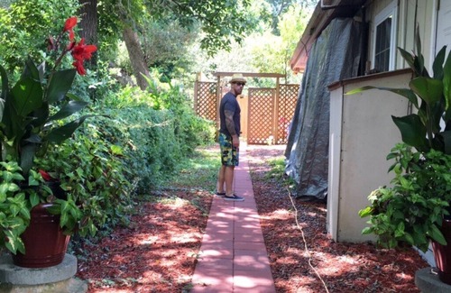 Fort Walton Beach Apartment | Beach Zen studio-3 miles to beach-private entrance & courtyard-pets allowed