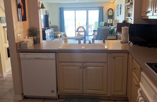 Fort Walton Beach House | Beachbums Hideaway - Unique Artsy Beachfront Townhouse