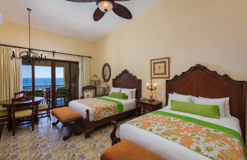 Los Cabos Hotel | Beachfront 2BR Condo with Gym & Hot Tub