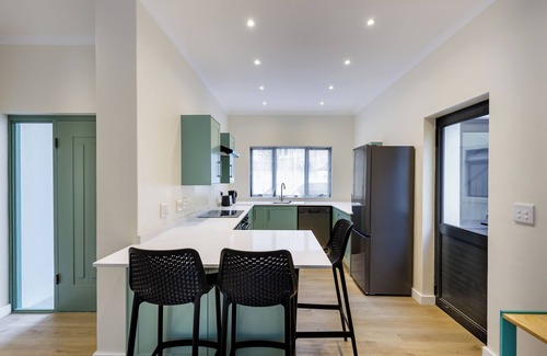 Scott Estate Apartment | Beachfront 3 Bed With Private Parking & BBQ Area