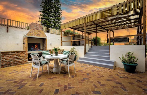 Scott Estate Apartment | Beachfront 3 Bed With Private Parking & BBQ Area