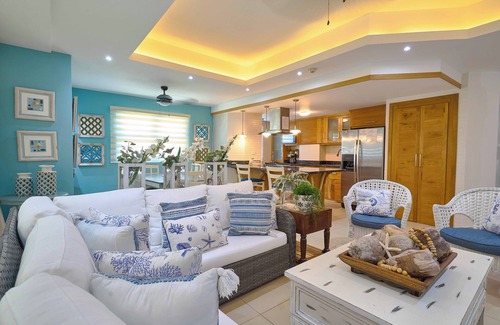 Villas Del Mar Apartment | Beachfront | 3BR Full Kitchen Gym Desk