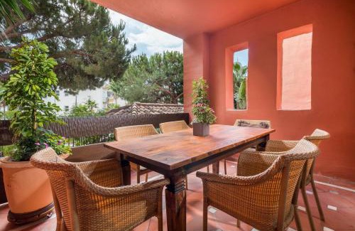 Nikki Beach Apartment | Beachfront, 3pools, King Bed, Free Gymparking
