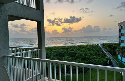 Stuart Condo | Beachfront! 3rd Floor Corner Unit, Enjoy Sunrise to Sunset