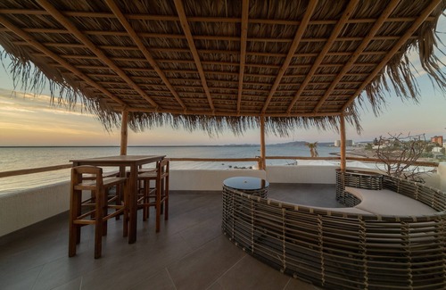 La Paz House | Beachfront 4BR Home with heated pool