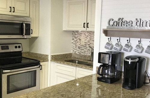 Cherry Grove Beach Condo | Beachfront/amazing views!😎1BR-1BA condo w/elevator/pool/W&D!