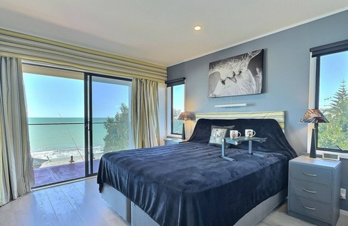 Te Awanga House | Beachfront accommodation.