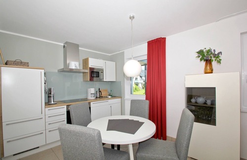 Lobbe Apartment | Beachfront apartment with terrace, use of swimming pool and sauna - Rex Rugia apartment 14-3