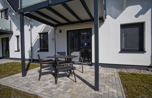 Lobbe Apartment | Beachfront apartment with terrace, use of swimming pool and sauna - Rex Rugia apartment 12-2