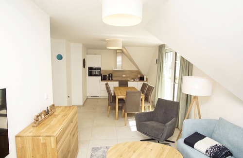 Lobbe Apartment | Beachfront apartment with balcony, use of swimming pool and sauna - Rex Rugia apartment 15-5