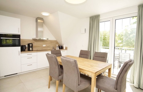 Lobbe Apartment | Beachfront apartment with balcony, use of swimming pool and sauna - Rex Rugia apartment 15-5