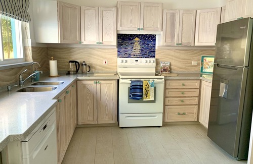 Dover Apartment | Beachfront apartment in Paradise: Turtles Nest D