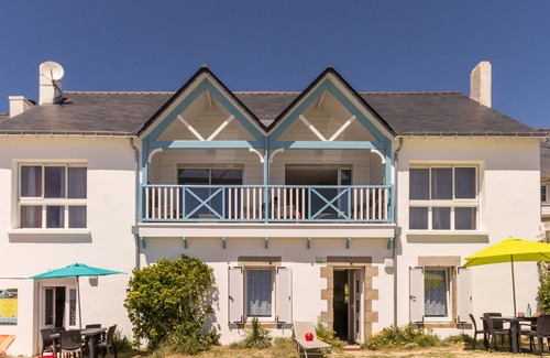 Piriac-sur-Mer Apartment | Beachfront Apartments with BBQ, Wifi, and Courtyard