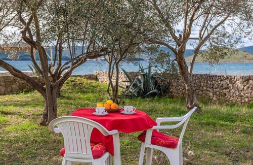 Turanj Apartment | Beachfront Apartment Lostura with sea view