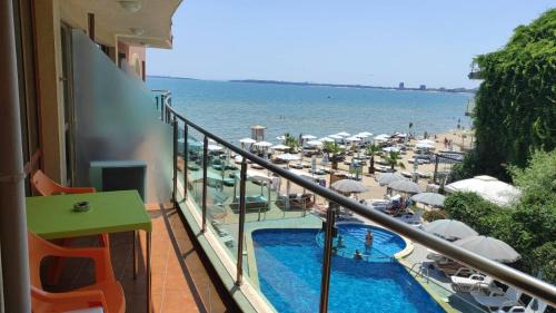 Sunny Beach Apartment | Beachfront Apartments by Marty's