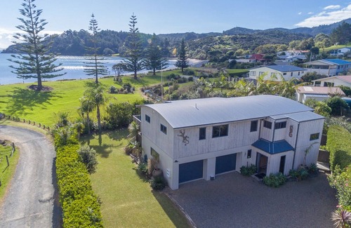 Doubtless Bay House | Beachfront Bach
