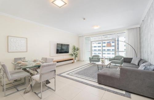 Dubai Marina Apartment | Beachfront Bliss Luxurious 3-BR Stay in JBR