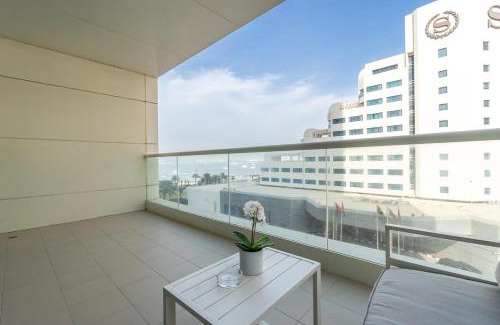 Dubai Marina Apartment | Beachfront Bliss Luxurious 3-BR Stay in JBR
