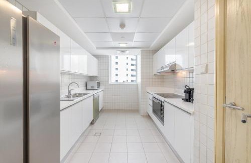 Dubai Marina Apartment | Beachfront Bliss Luxurious 3-BR Stay in JBR