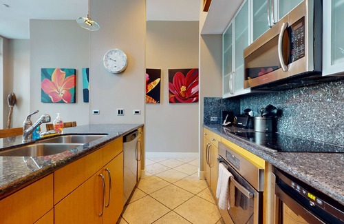 South Padre Island Condo | Beachfront Complex with Private Hot Tub, Shared Pool, Fitness Room, & Game Room