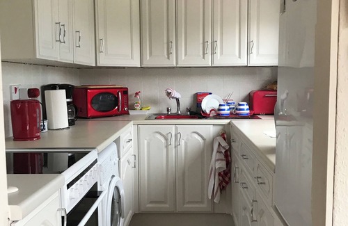 Down Thomas Ski Chalet | BEACHFRONT CHALET SPECTACULAR VIEWS QUIET 25 STEPS TO BEACH PARKING COAST WALKS