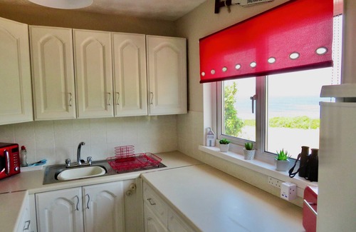 Down Thomas Ski Chalet | BEACHFRONT CHALET SPECTACULAR VIEWS QUIET 25 STEPS TO BEACH PARKING COAST WALKS