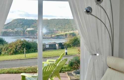 Down Thomas Ski Chalet | BEACHFRONT CHALET SPECTACULAR VIEWS QUIET 25 STEPS TO BEACH PARKING COAST WALKS