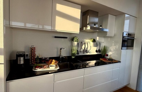 Enkhuizen House | Beachfront Chalet with Fenced Garden and Exceptional Sea Views in Enkhuizen