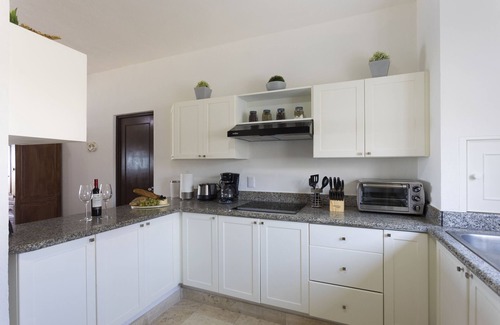 Flamingos Apartment | Beachfront condo in Flamingos Beach Club