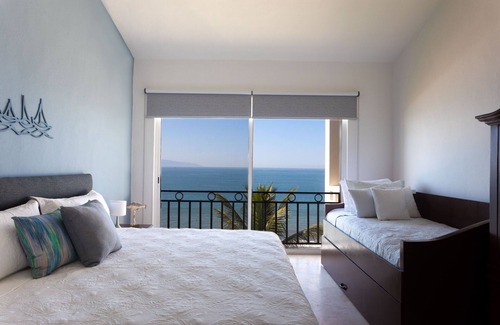 Flamingos Apartment | Beachfront condo in Flamingos Beach Club