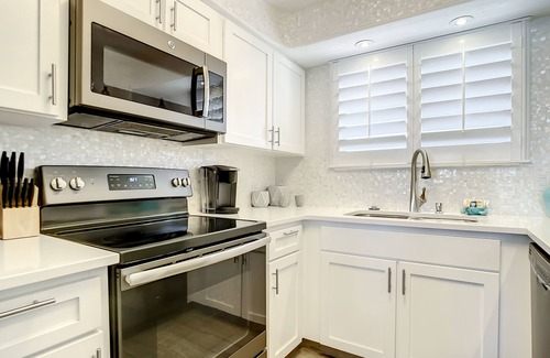 Horton Shores Condo | Beachfront Condo - OceanView, Pool & Steps to Flagler Ave