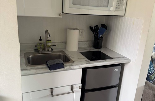 Acme Condo | Beachfront Condo with breathtaking views! Fall & winter specials!