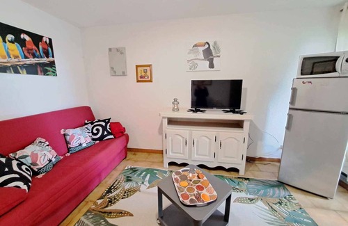 Marseillan Apartment | Beachfront Cozy 2-Room Apartment with Private Garden & Parking