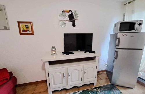 Marseillan Apartment | Beachfront Cozy 2-Room Apartment with Private Garden & Parking