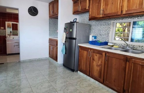 Paraiso Apartment | Beachfront Duplex Apt+Private Jacuzzi+2 QBed+2bath+AC+Wifi+HotWater+Pet Friendly